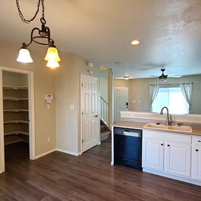Building Photo - 6316 Riverdale Dr