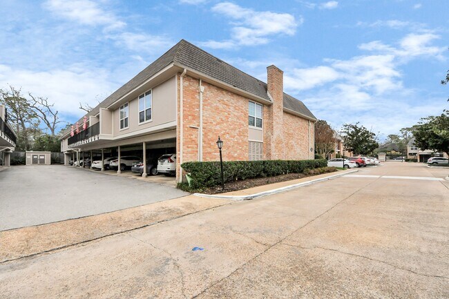 Building Photo - 2224 S Piney Point Rd