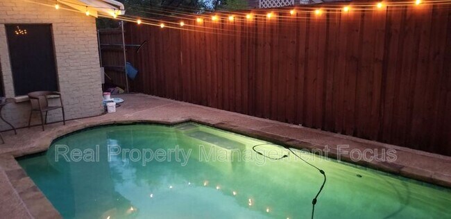 Building Photo - 2029 Whippoorwill Ln