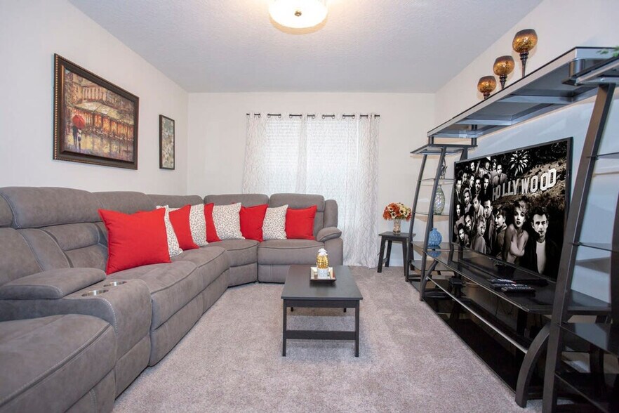 Building Photo - 4710 Sleepy Hollow Dr