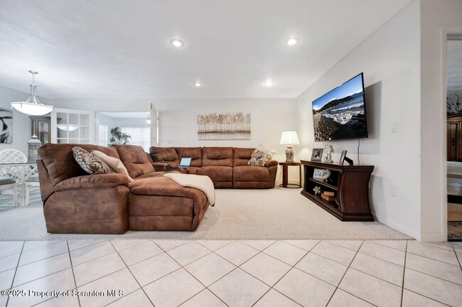 Building Photo - 11 Gilroy St