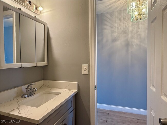 Building Photo - 1073 San Remo Ave