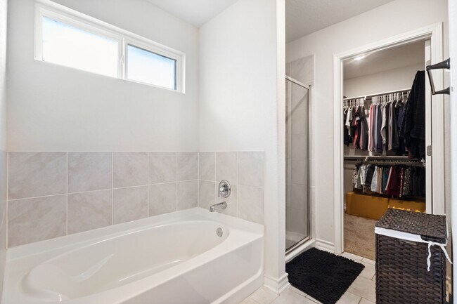 Building Photo - 5919 Hindes Stone