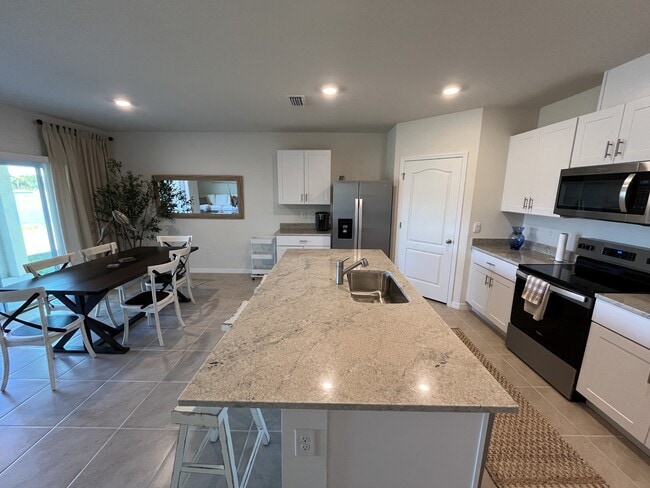 Building Photo - 2219 Lake Preserve Cir