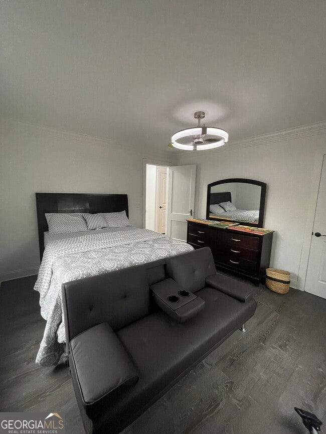 Building Photo - 1914 Montrose Dr