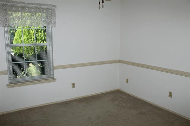 Building Photo - 1204 Oakhill Dr