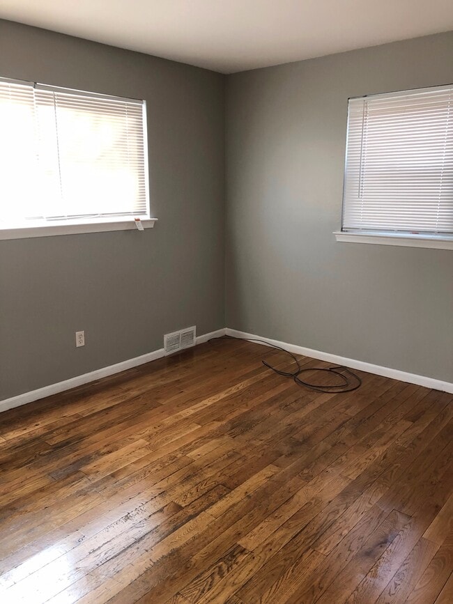 Building Photo - Nice 3bdr/2ba Ranch