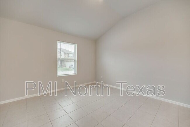 Building Photo - 4544 Hemingway Ave