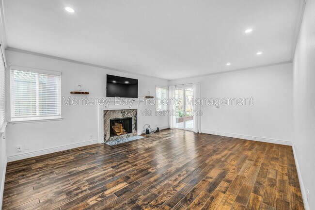Building Photo - 20 Del Robles Ave