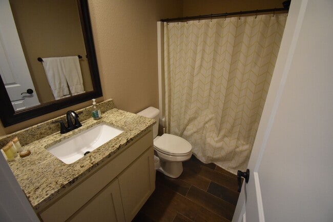 Building Photo - Luxurious  4 Bedroom, 3.5 Bathroom Home In Fayetteville!!  Minutes from the U of A!!