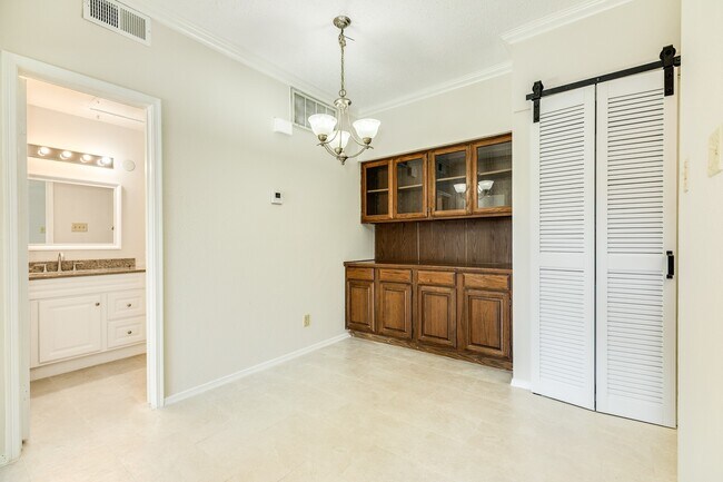 Building Photo - 921 Marine Dr