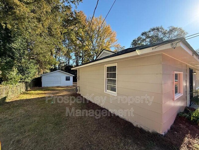 Building Photo - 828 Pamela Dr