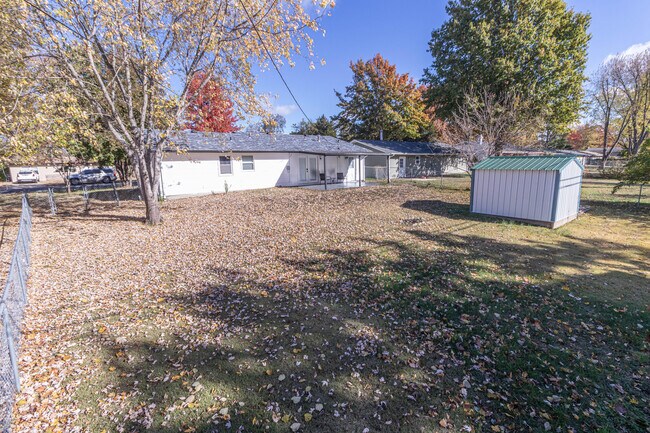 Building Photo - 210 W El Cortez Dr