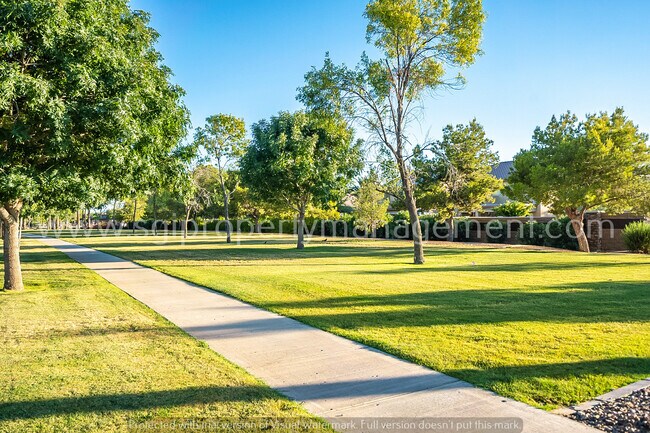 Building Photo - Beautiful split floorplan in a great neigh...