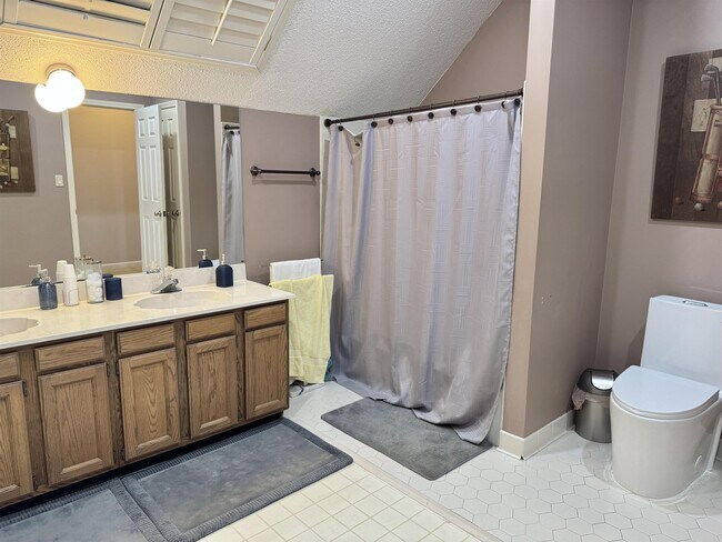 Building Photo - 7881 Elm Leaf Dr