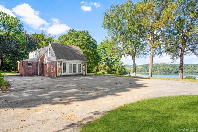 Building Photo - 660 Wheeler Hill Rd