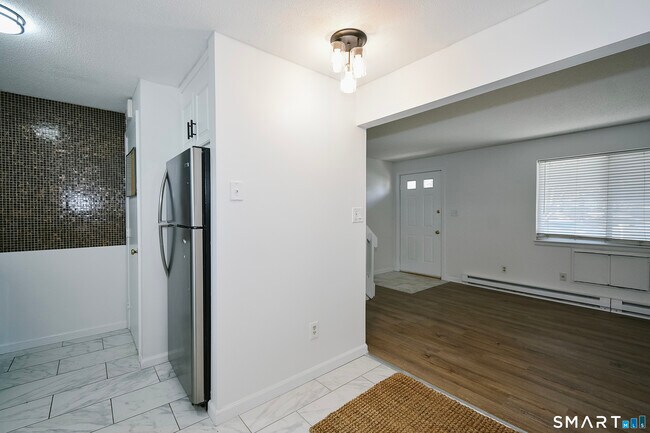 Building Photo - 421 Emmett St