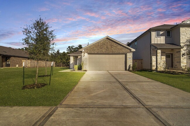 Building Photo - Barely-lived-in single-story 3 bedroom, 2 bath home with 2-car garage located in the Mavera commu...