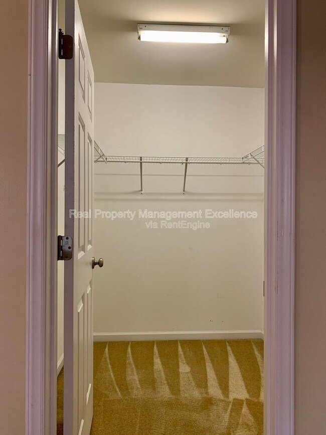 Building Photo - 300 Coalinga Lane