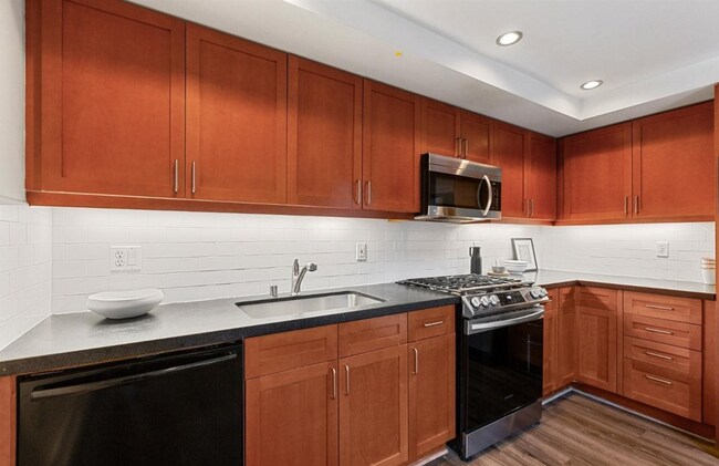 Building Photo - Light Filled Loft in the Mission-Parking Included-Contact for showing schedule!