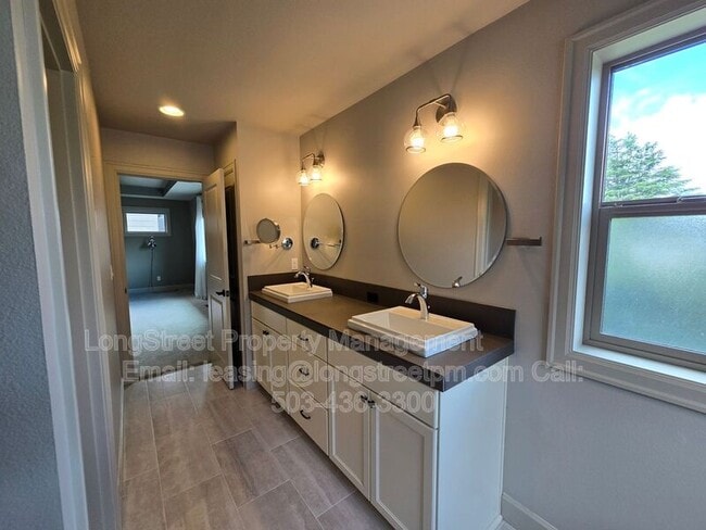 Building Photo - 3338 SE Summerfield Dr
