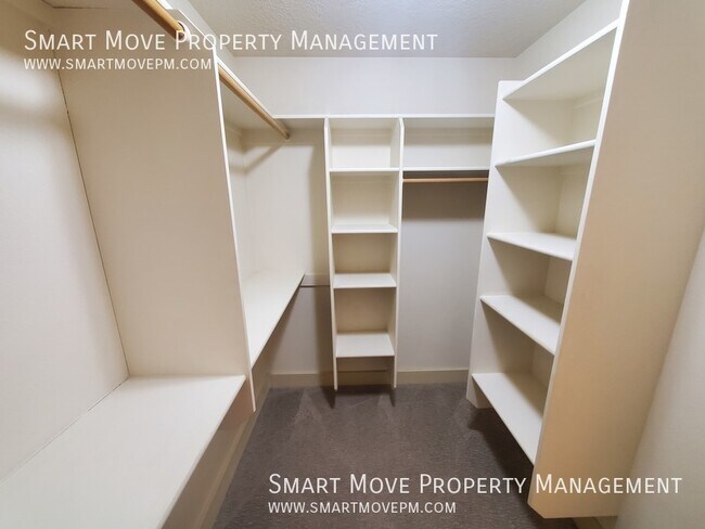 Building Photo - 4251 E Homestead Rim Dr