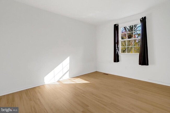 Building Photo - 9911 Whitewater Dr