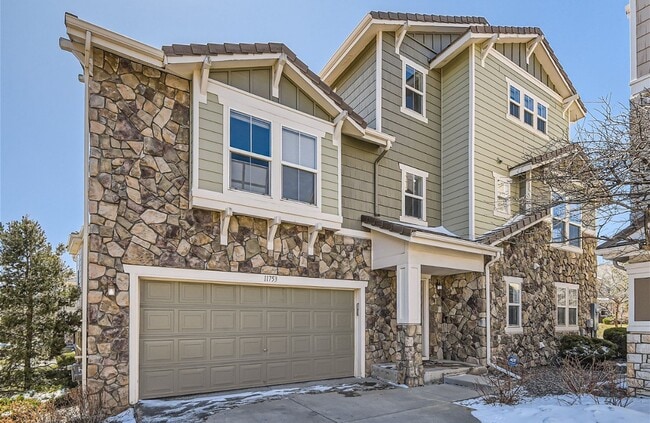 Building Photo - Huge room in a large shared home, private ...