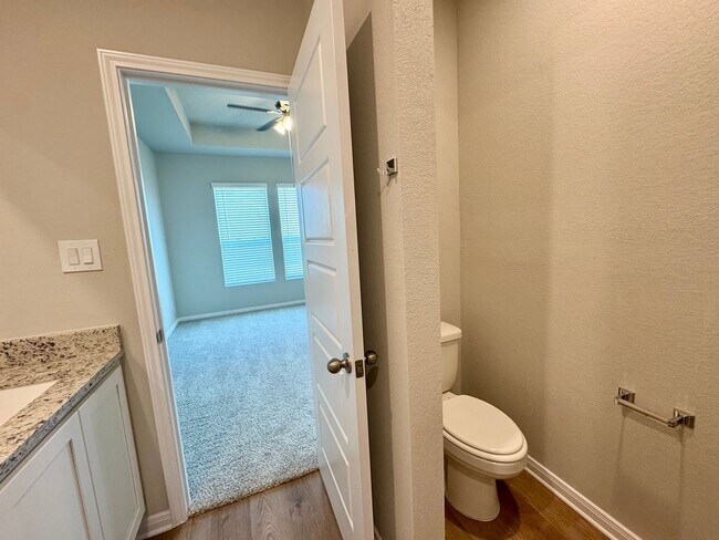 Building Photo - Stunning 3x2 Luxury Duplex in Buda, TX!