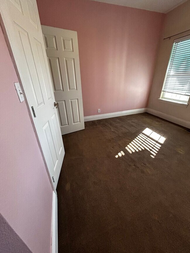 Building Photo - Fayetteville Home in Salem Village Subdivision!