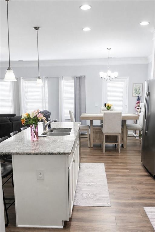 Building Photo - 39 Crescent Chase