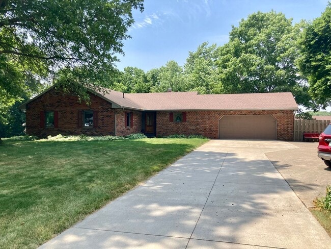 Primary Photo - Lots of space, full finished basement and ...