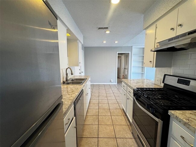 Building Photo - 5916 Cherry Loop