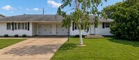 Building Photo - 302 Meadow Ln