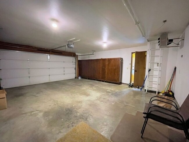 Building Photo - East Anchorage Four Bedroom Home with Bonu...