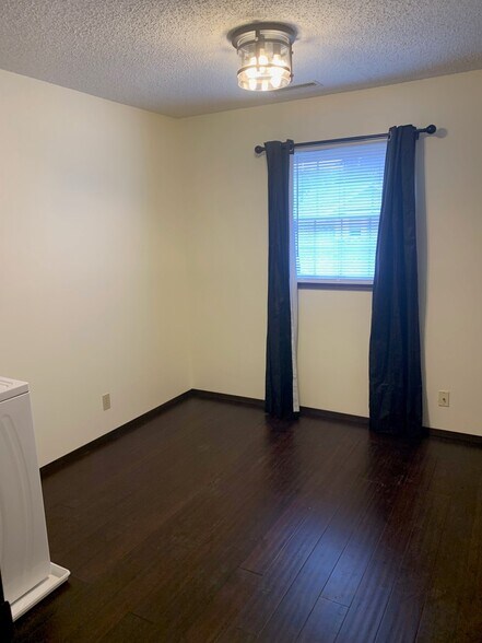 Building Photo - 617 4th St