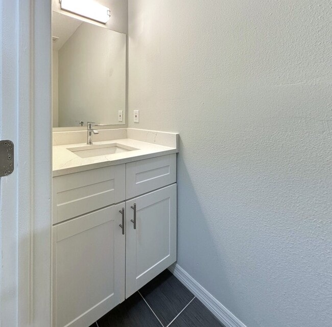 Building Photo - 4330 Tyler Cir N