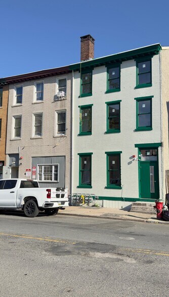 Building Photo - 244 E Hanover St