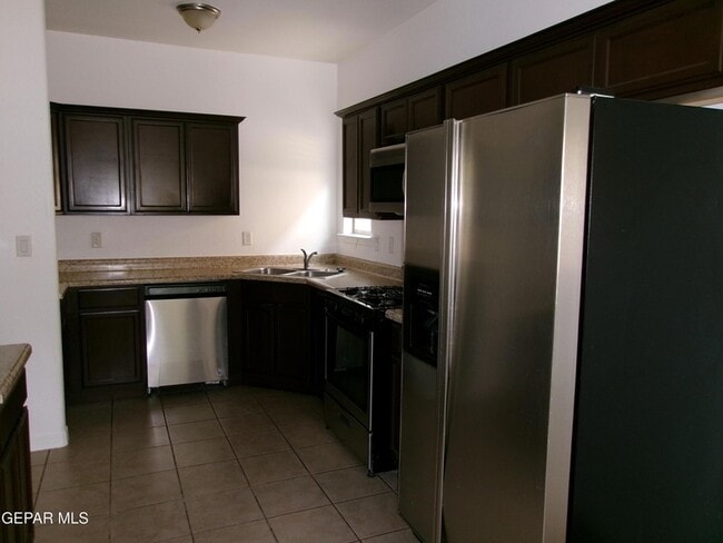 Building Photo - 4704 Pistolero Ln