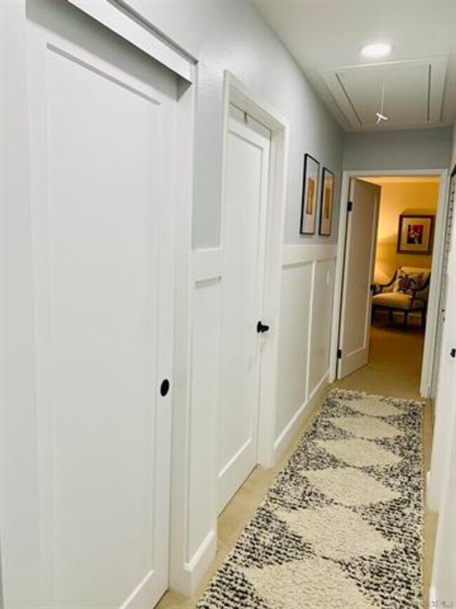 Building Photo - Beautiful Updated 2Br/2/Ba + Den W/ detach...