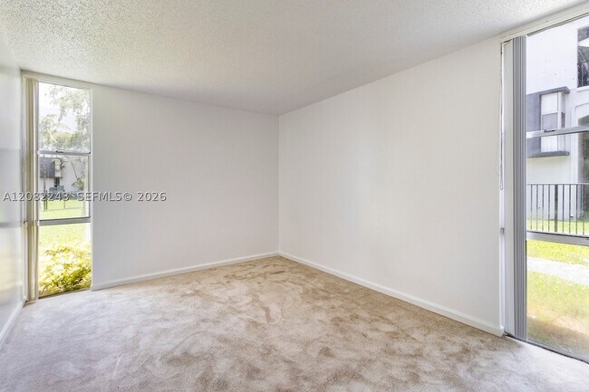 Building Photo - 2940 Forest Hills Blvd