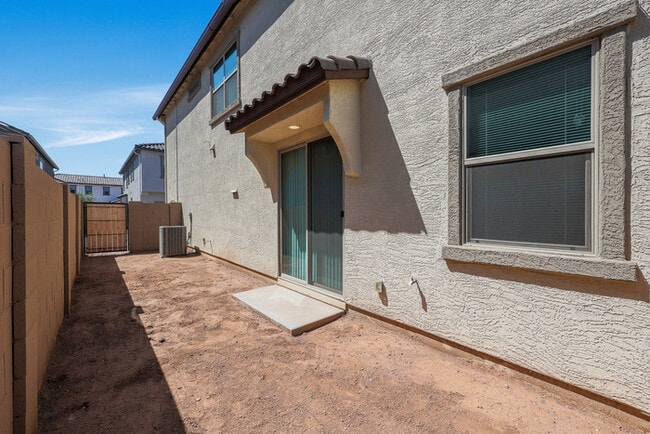 Building Photo - BEAUTIFUL 3 bed + LOFT