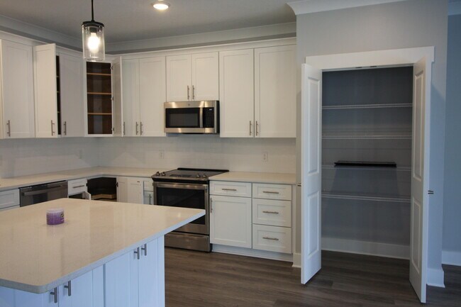 Building Photo - 100 Beach Dr
