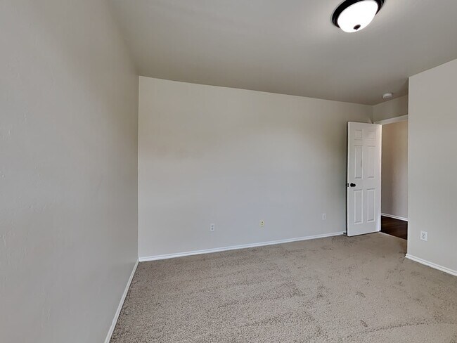 Building Photo - 2165 Robin Ridge Ln