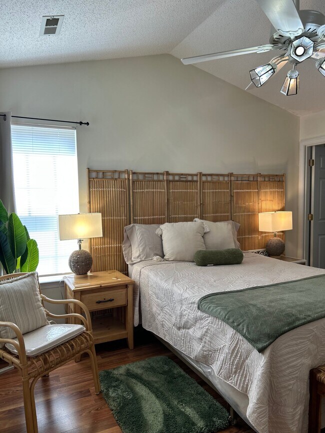 Building Photo - 7016 Breeders Cup Cir