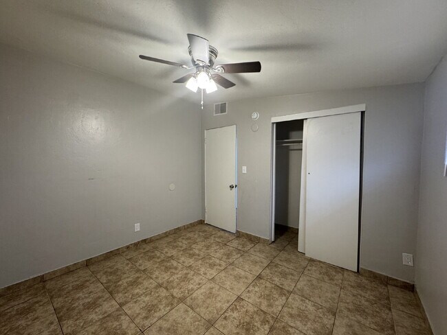 Building Photo - 2 Bedroom 1 Bathroom with W/D