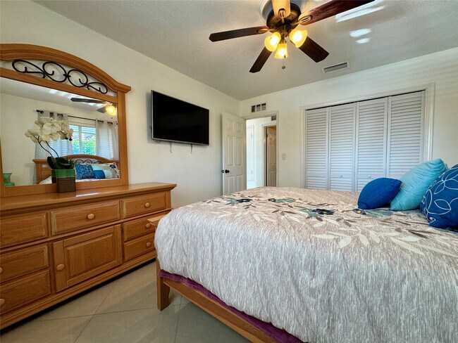 Building Photo - 481 W Tropical Way