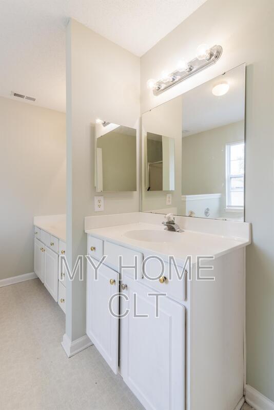 Building Photo - 12025 Brownestone View Dr