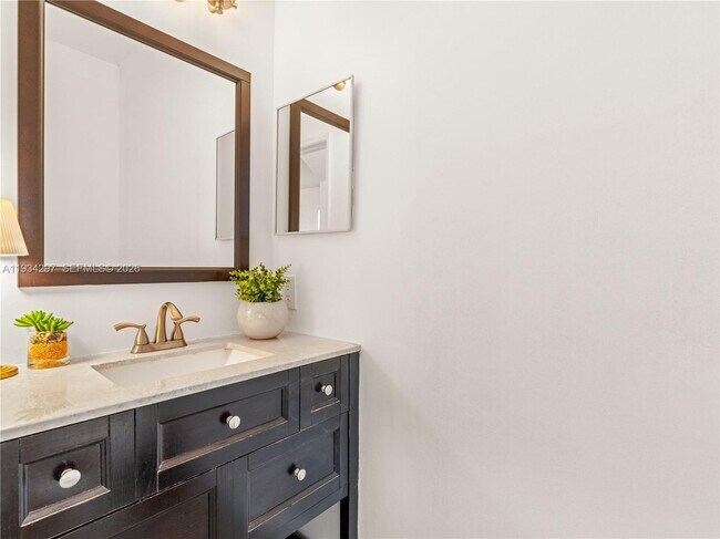 Building Photo - 1433 Presidio Dr