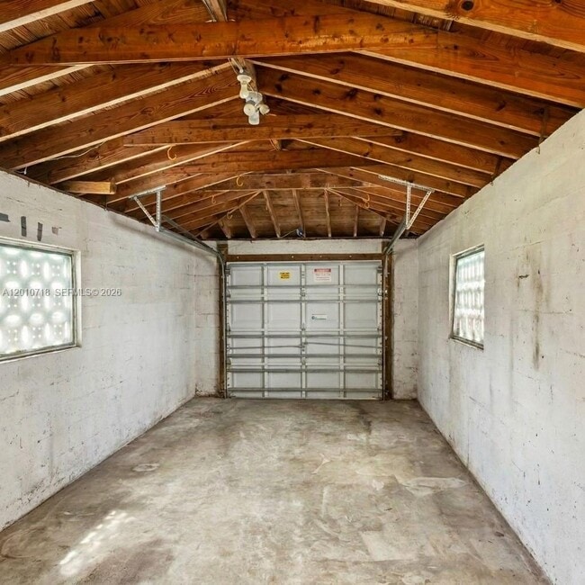 Building Photo - 9125 Carlyle Ave